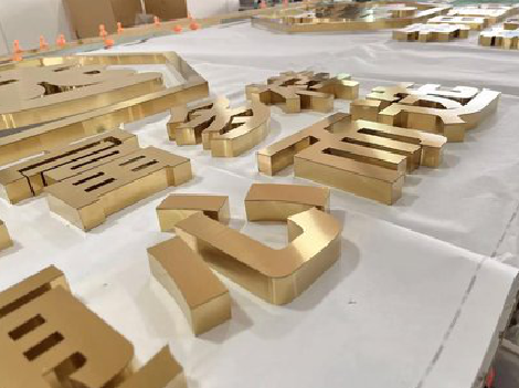 金秀拉丝不锈钢字的特点。